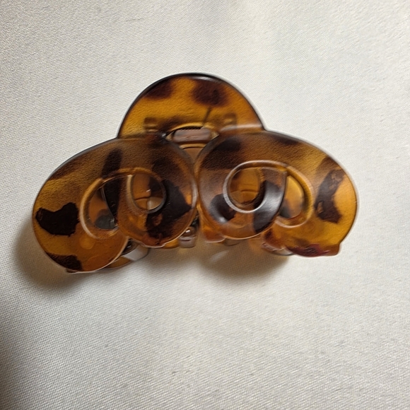 Set of 5 Hair Claw Clips in Neutral Tones - Picture 3 of 9